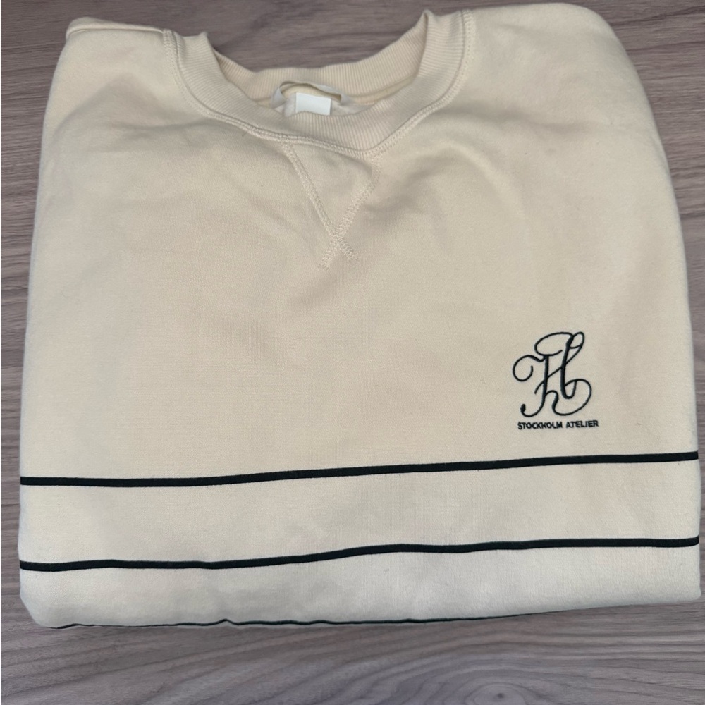 H&M Cream Crewneck Sweater with Minimalist Design